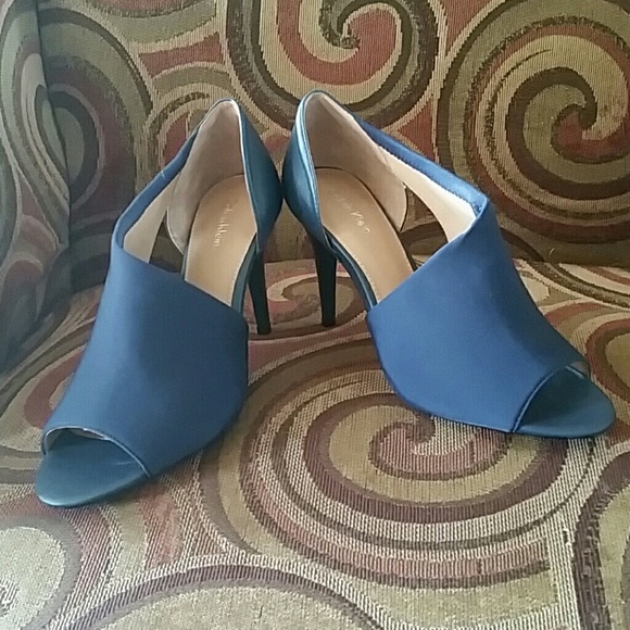 Shoe - Picture 4 of 4